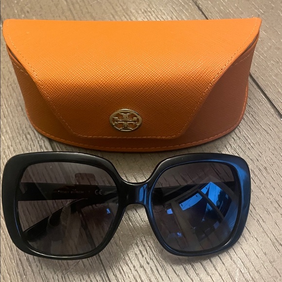 Tory Burch Sunglasses - Picture 4 of 8